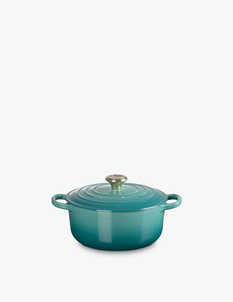 Le Creuset Signature Round Casserole/Oven 20cm Gold Knob - picture 1 Le Creuset Signature Round Casserole/Oven 20cm Gold Knob - picture 1