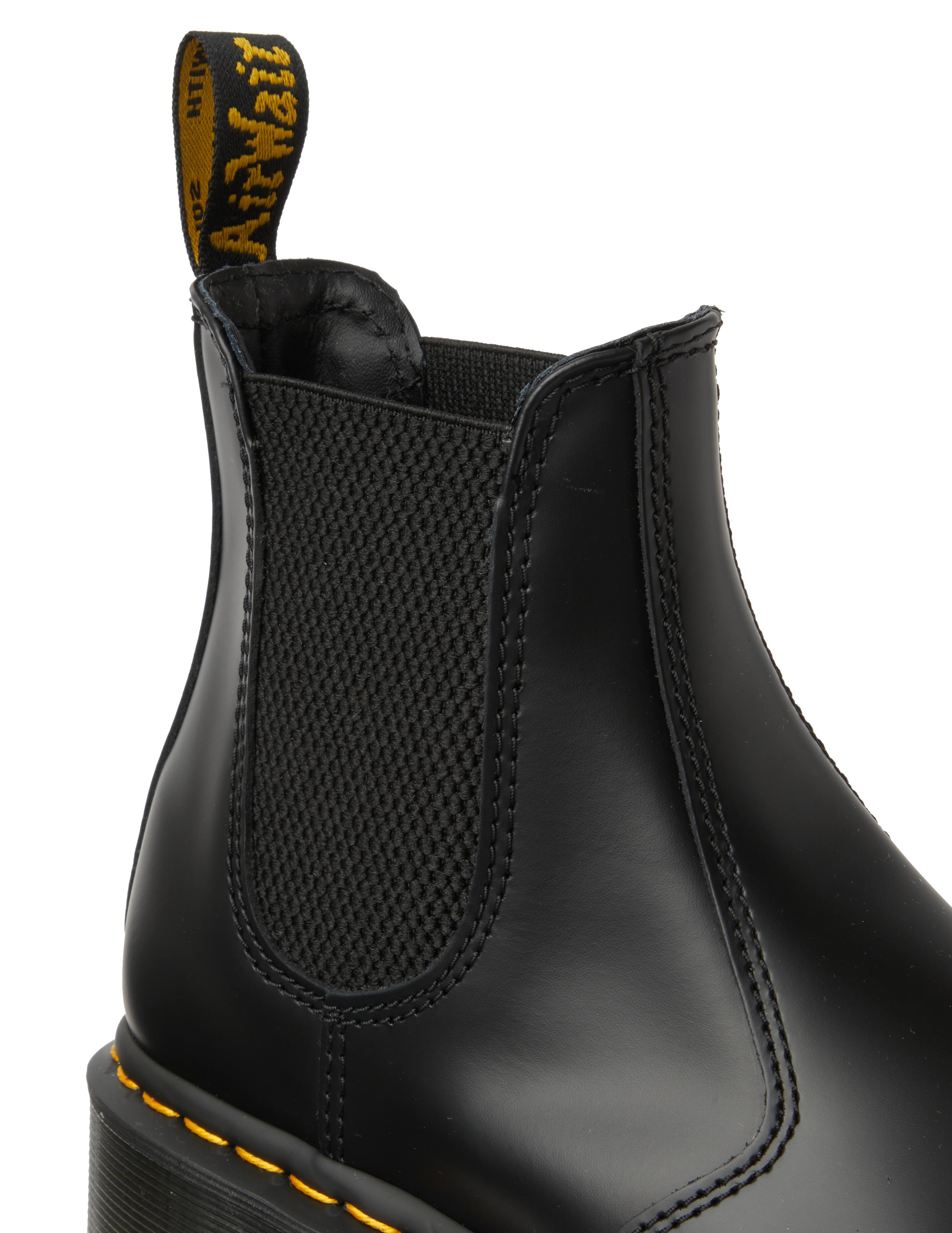 Dr. Martens x Lazy Oaf: la romantica capsule di scarpe che si tinge di rosa  - Luuk Magazine