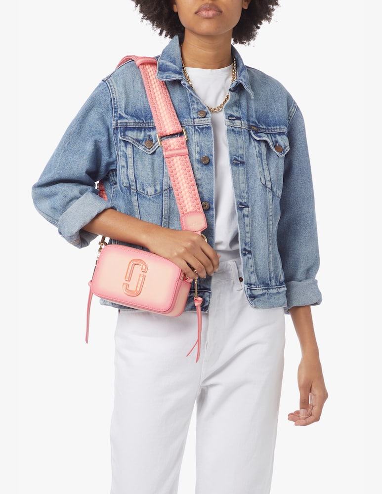 rinascente Marc Jacobs The fluoro snapshot leather crossbody bag - pink