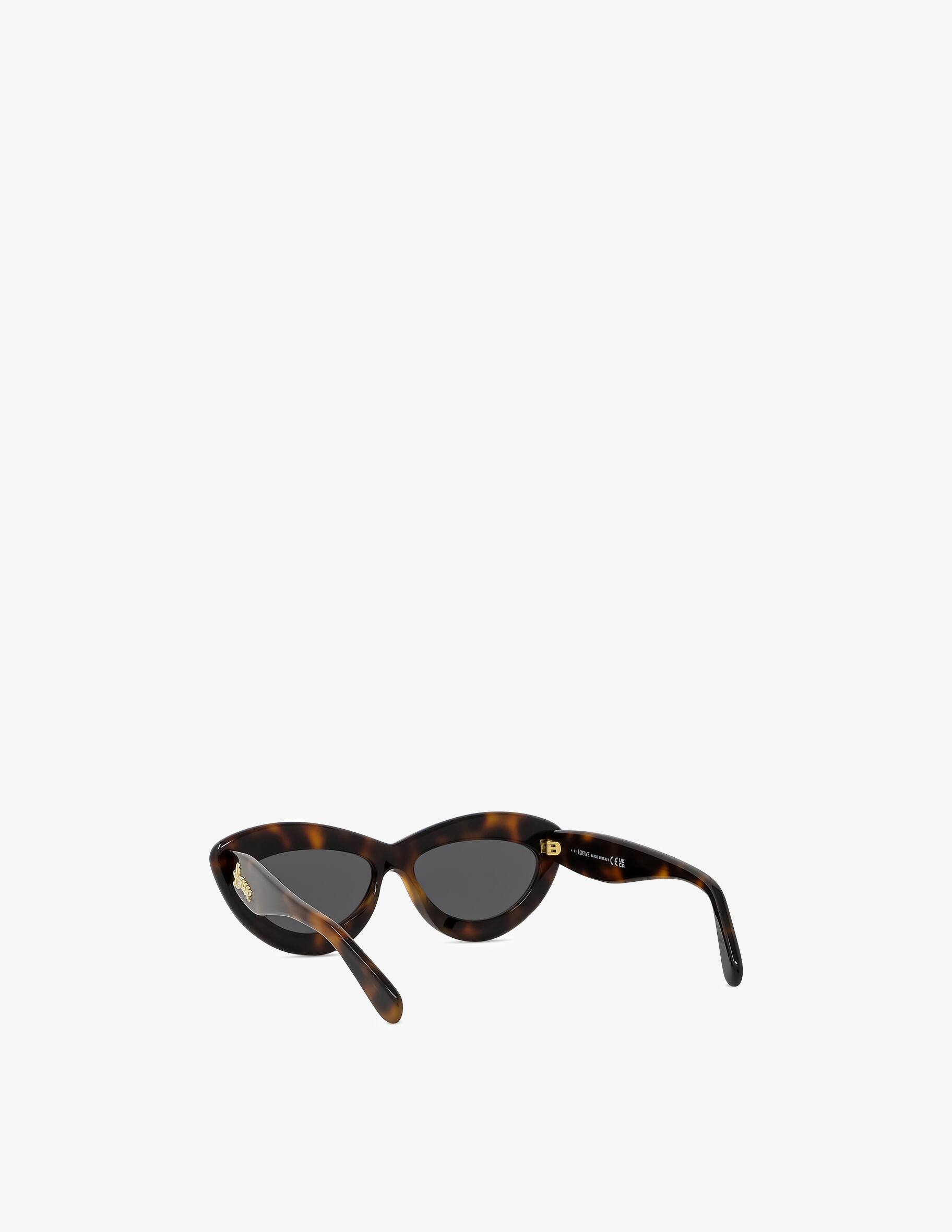 Shop LOEWE LW40096I cat-eye sunglasses on Rinascente