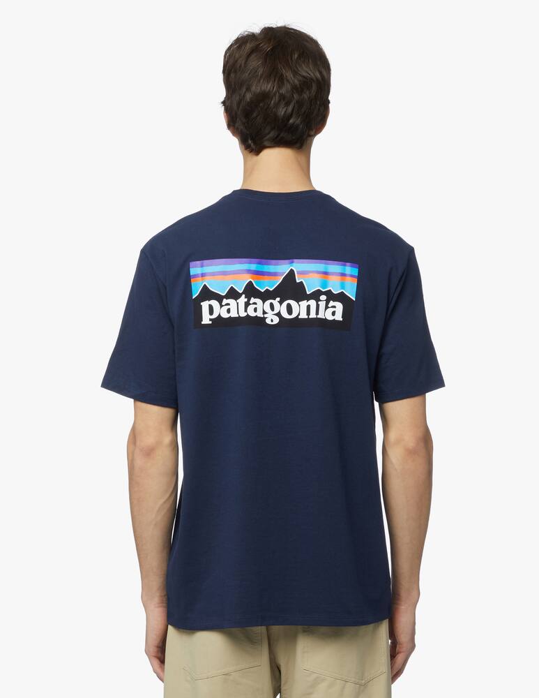 Patagonia Maglietta P-6 Logo Responsibili-Tee - immagine 3 Patagonia Maglietta P-6 Logo Responsibili-Tee - immagine 3