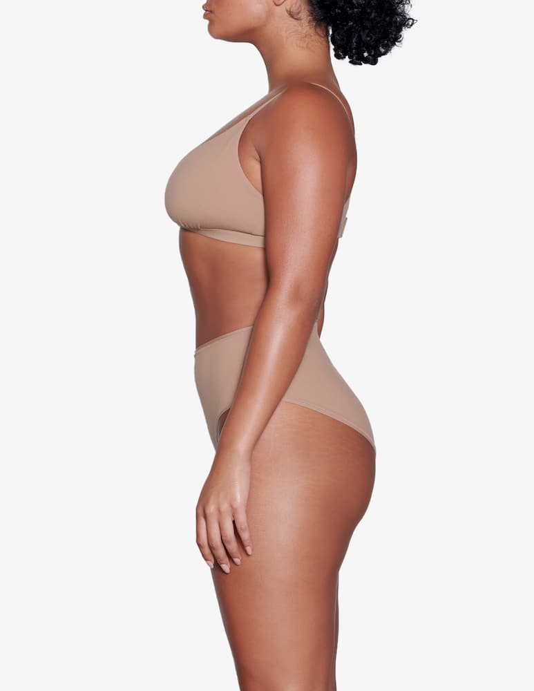 SKIMS Crossover triangle bralette - picture 3