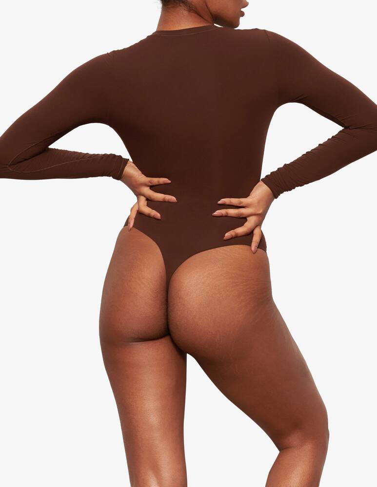SKIMS Body girocollo con maniche lunghe - immagine 4 SKIMS Body girocollo con maniche lunghe - immagine 4