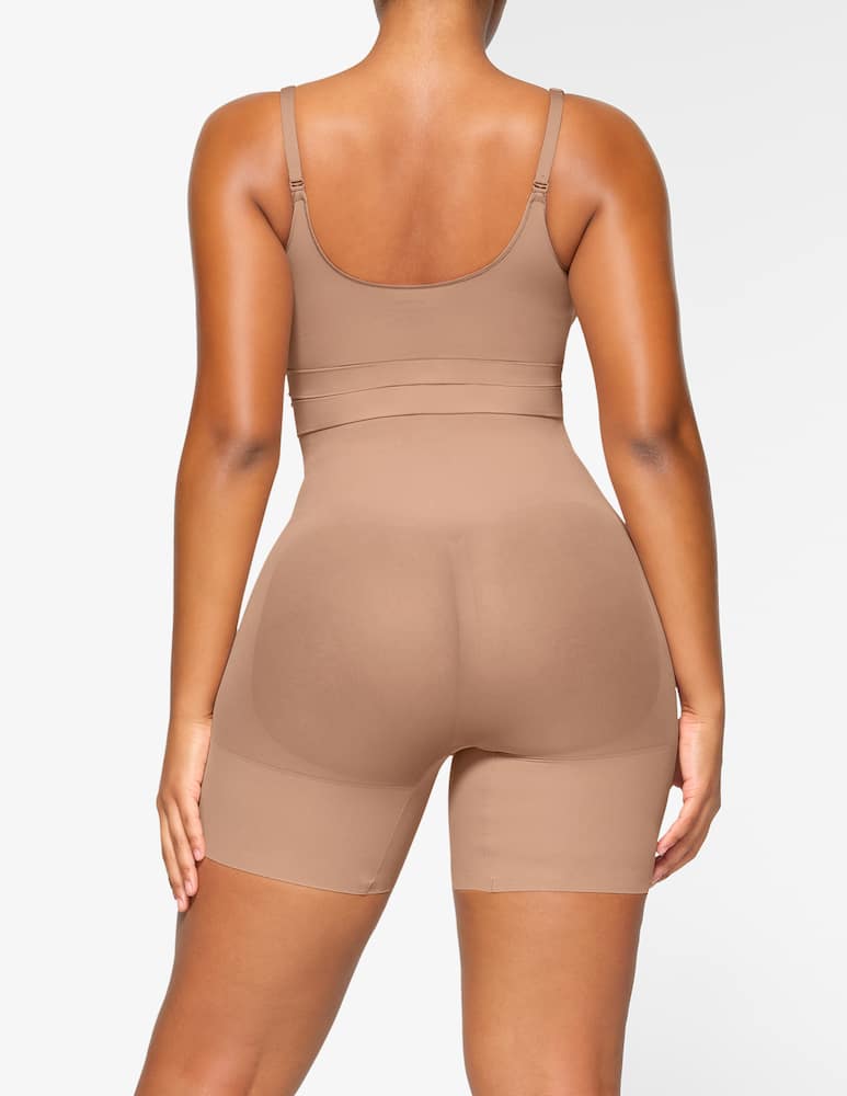 SKIMS Pantaloncini a metà coscia - immagine 4 SKIMS Pantaloncini a metà coscia - immagine 4