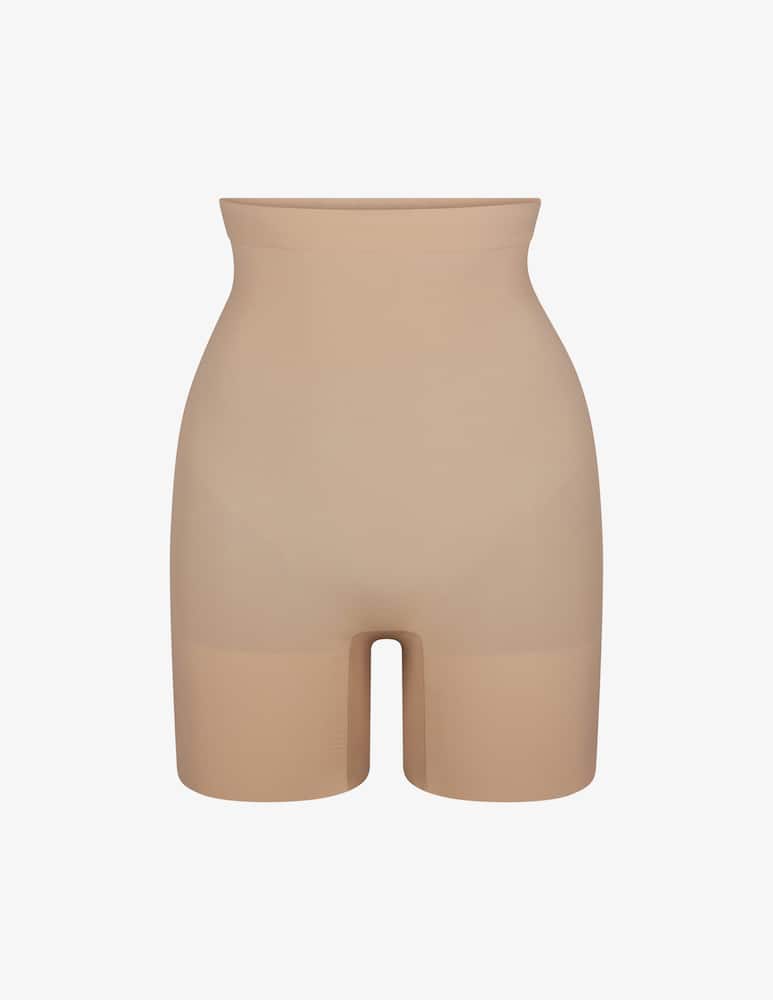 SKIMS Pantaloncini a metà coscia - immagine 1 SKIMS Pantaloncini a metà coscia - immagine 1