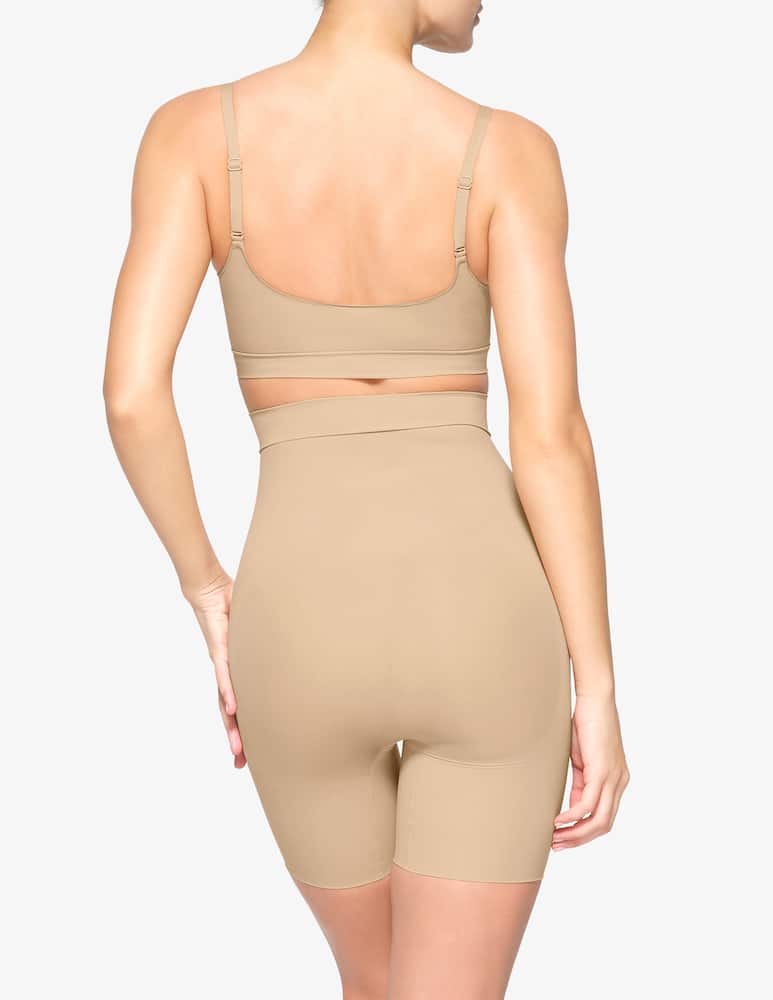 SKIMS Pantaloncini a metà coscia - immagine 4 SKIMS Pantaloncini a metà coscia - immagine 4