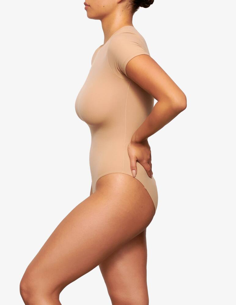SKIMS T-shirt bodysuit - picture 4 SKIMS T-shirt bodysuit - picture 4