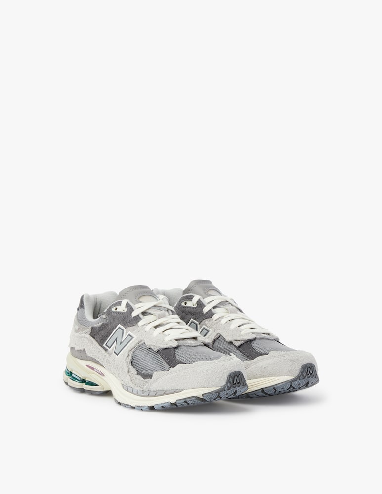 New Balance M2002 decostructed sneakers - grey - picture 2 New Balance M2002 decostructed sneakers - grey - picture 2