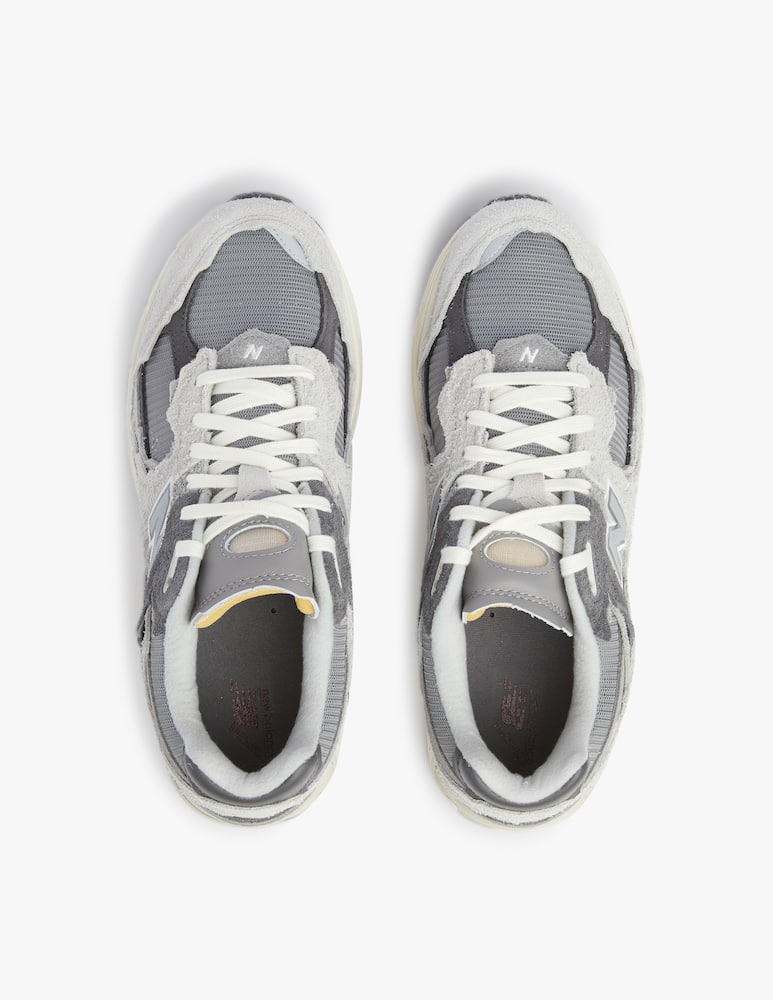 New Balance M2002 decostructed sneakers - grey - picture 3 New Balance M2002 decostructed sneakers - grey - picture 3
