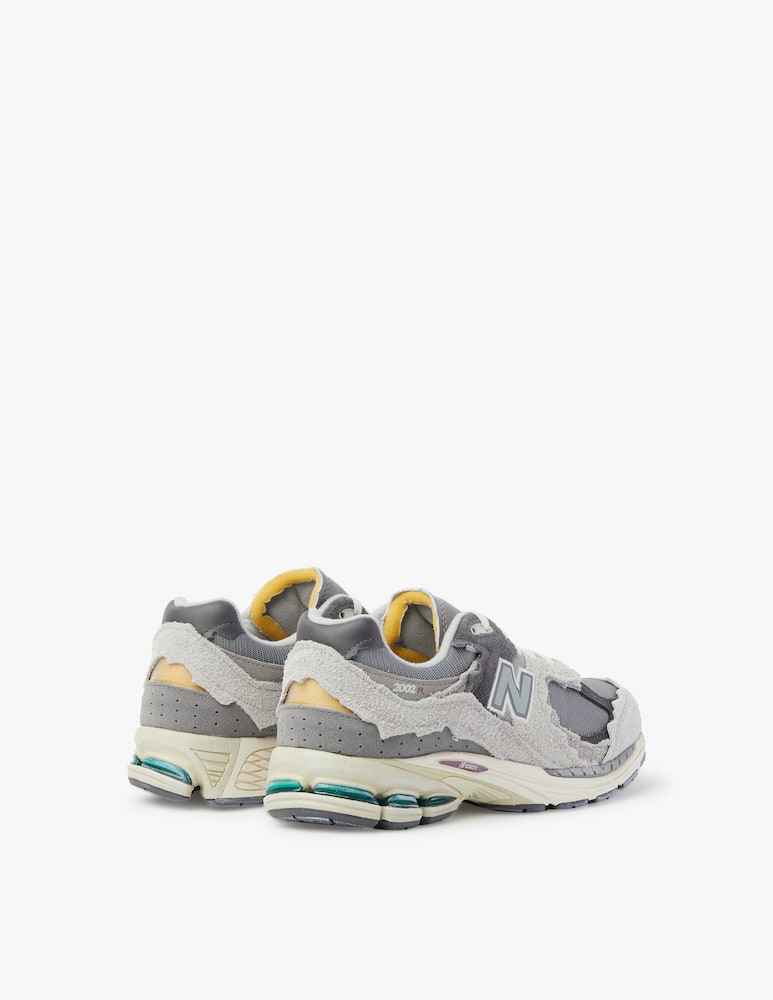 New Balance M2002 decostructed sneakers - grey - picture 4 New Balance M2002 decostructed sneakers - grey - picture 4