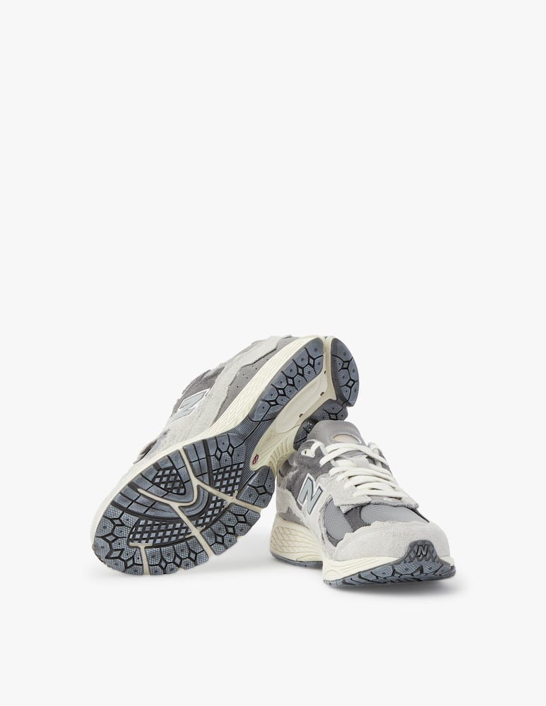 New Balance M2002 decostructed sneakers - grey - picture 5 New Balance M2002 decostructed sneakers - grey - picture 5