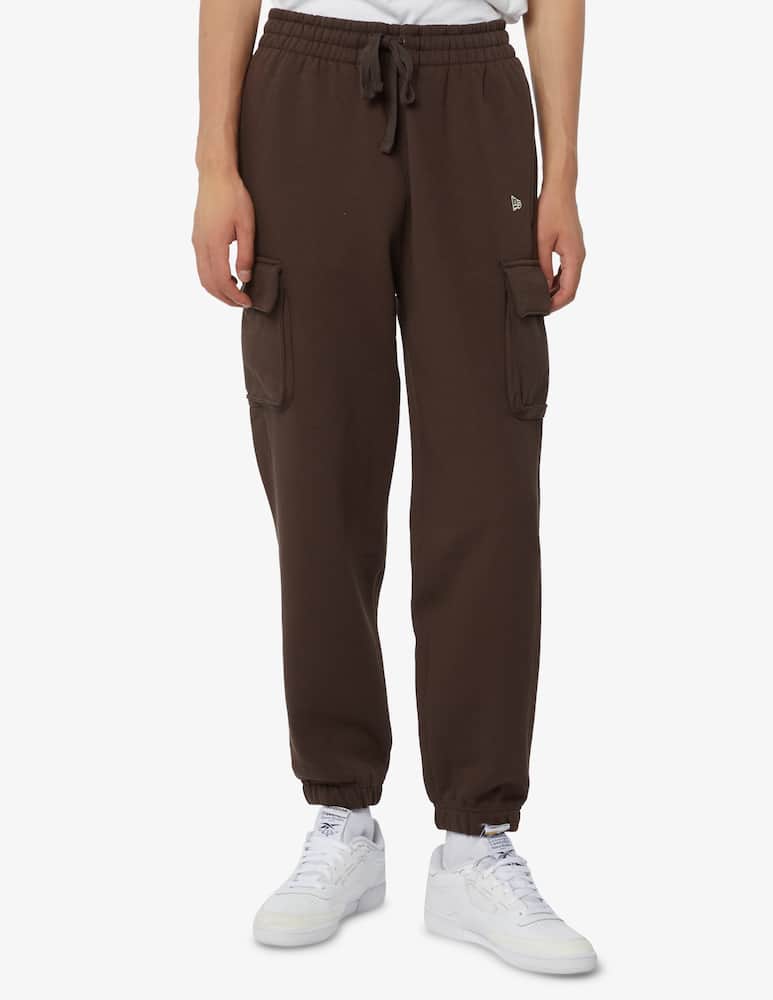 Shop New Era Heritage cargo pant Black on Rinascente