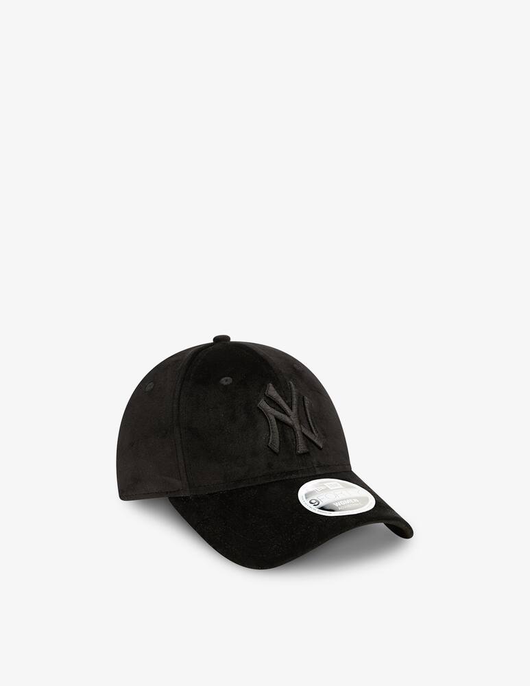 New Era 9Forty NY Yankees velour hat - picture 1 New Era 9Forty NY Yankees velour hat - picture 1