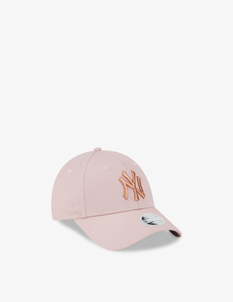 New Era 9FORTY New York Yankees Metallic Logo hat - picture 1 New Era 9FORTY New York Yankees Metallic Logo hat - picture 1