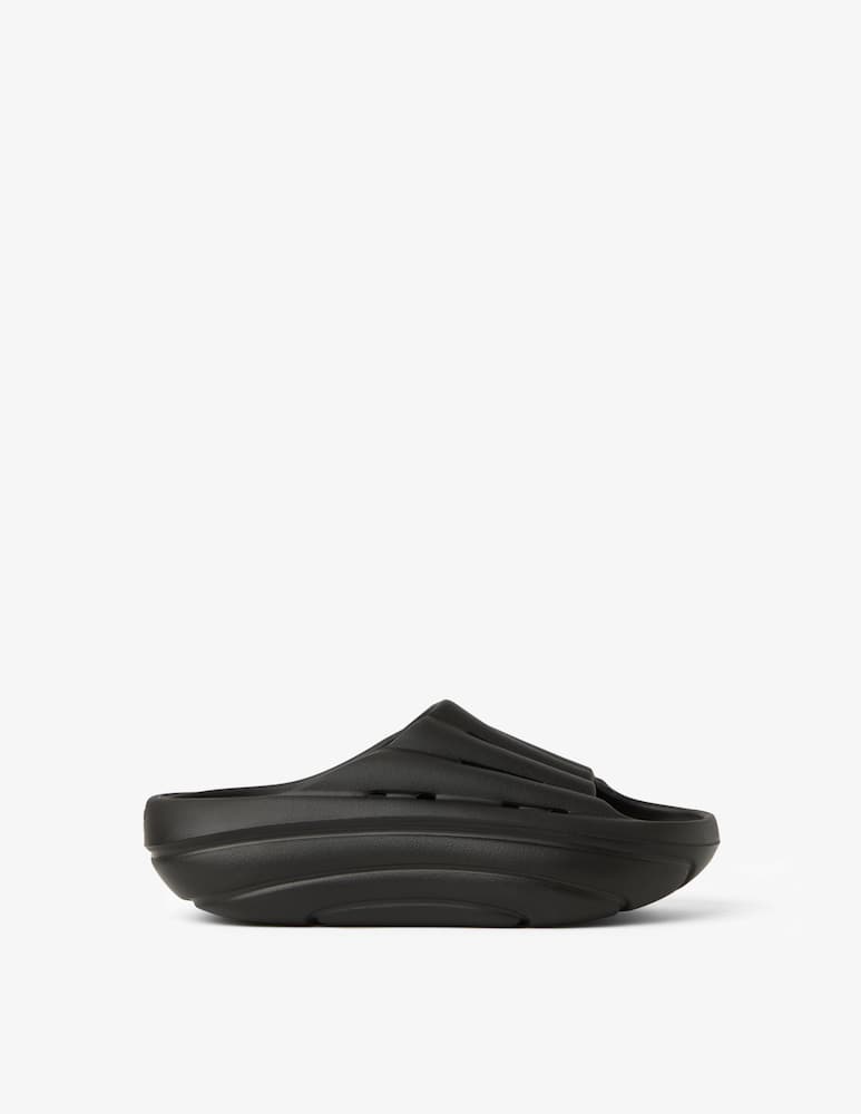 UGG Ciabatta con zeppa Foamo - immagine 1 UGG Ciabatta con zeppa Foamo - immagine 1
