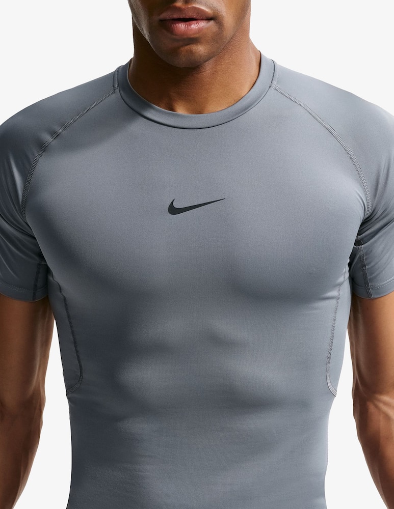Nike Dri-FIT short sleeve t-shirt - picture 1 Nike Dri-FIT short sleeve t-shirt - picture 1