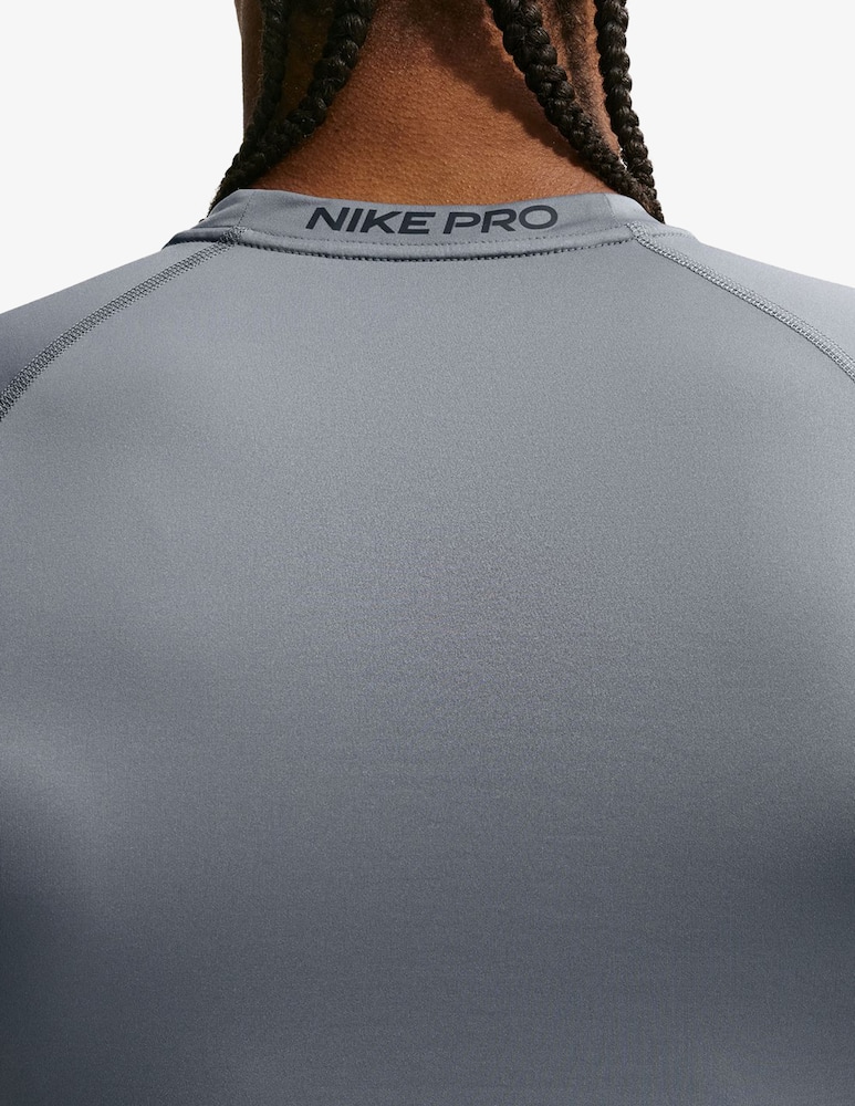 Nike Dri-FIT short sleeve t-shirt - picture 4 Nike Dri-FIT short sleeve t-shirt - picture 4
