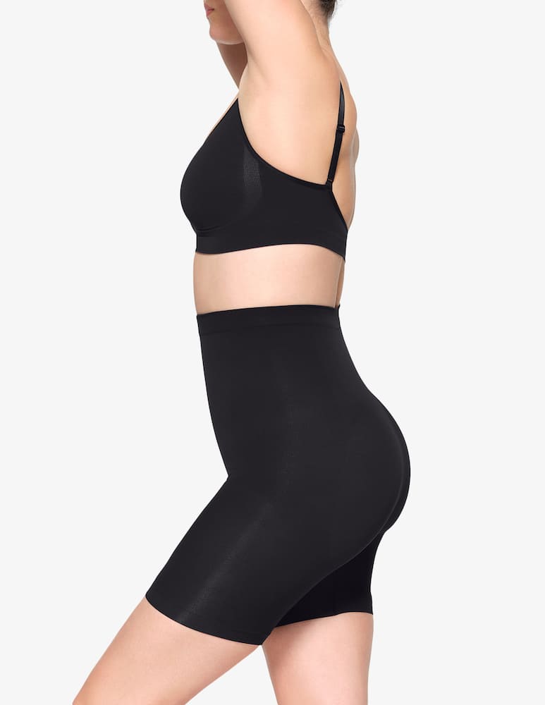 SKIMS Mid thigh short - picture 4 SKIMS Mid thigh short - picture 4