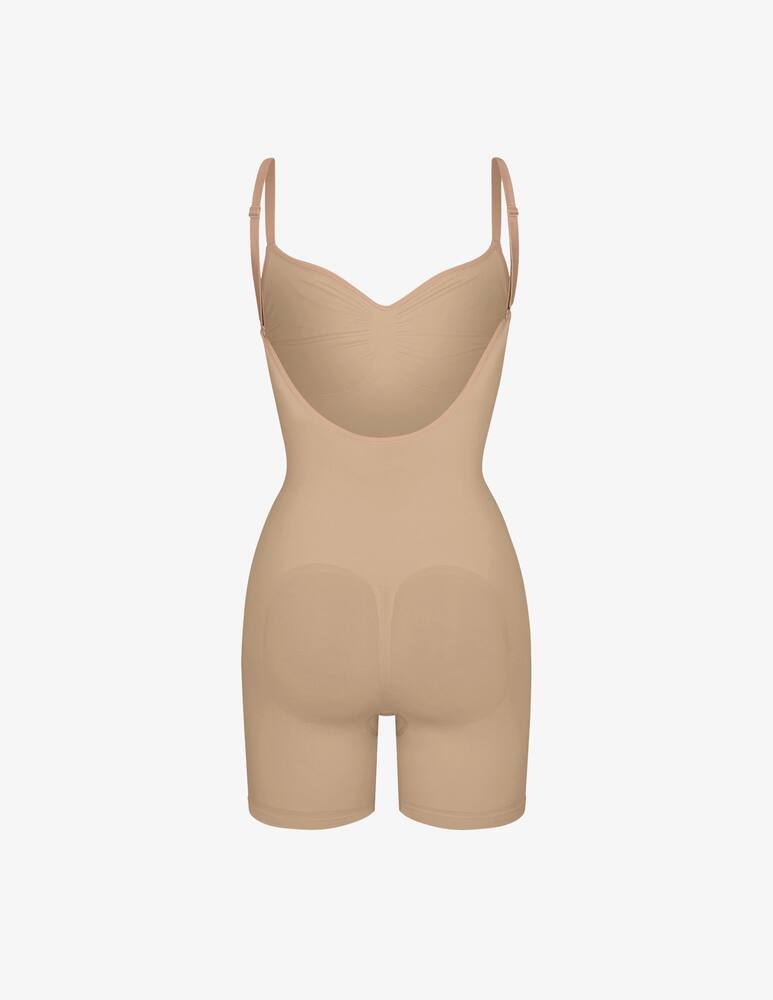 SKIMS Low back mid thigh bodysuit - picture 2 SKIMS Low back mid thigh bodysuit - picture 2