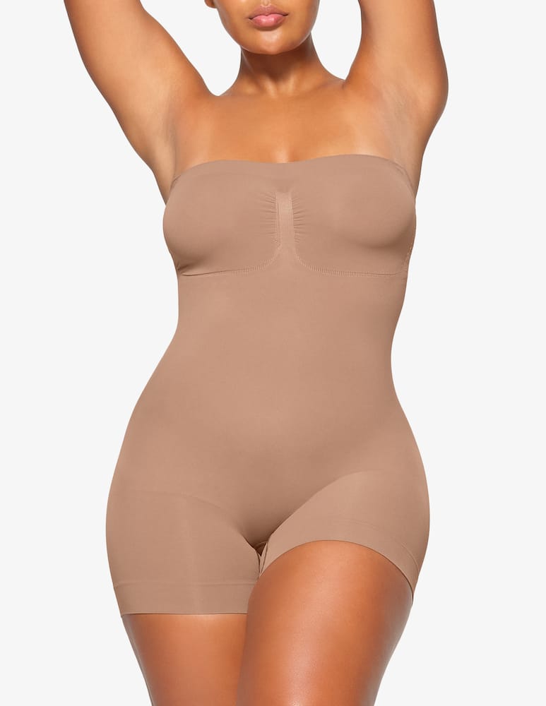 SKIMS Body corto senza spalline - immagine 1 SKIMS Body corto senza spalline - immagine 1
