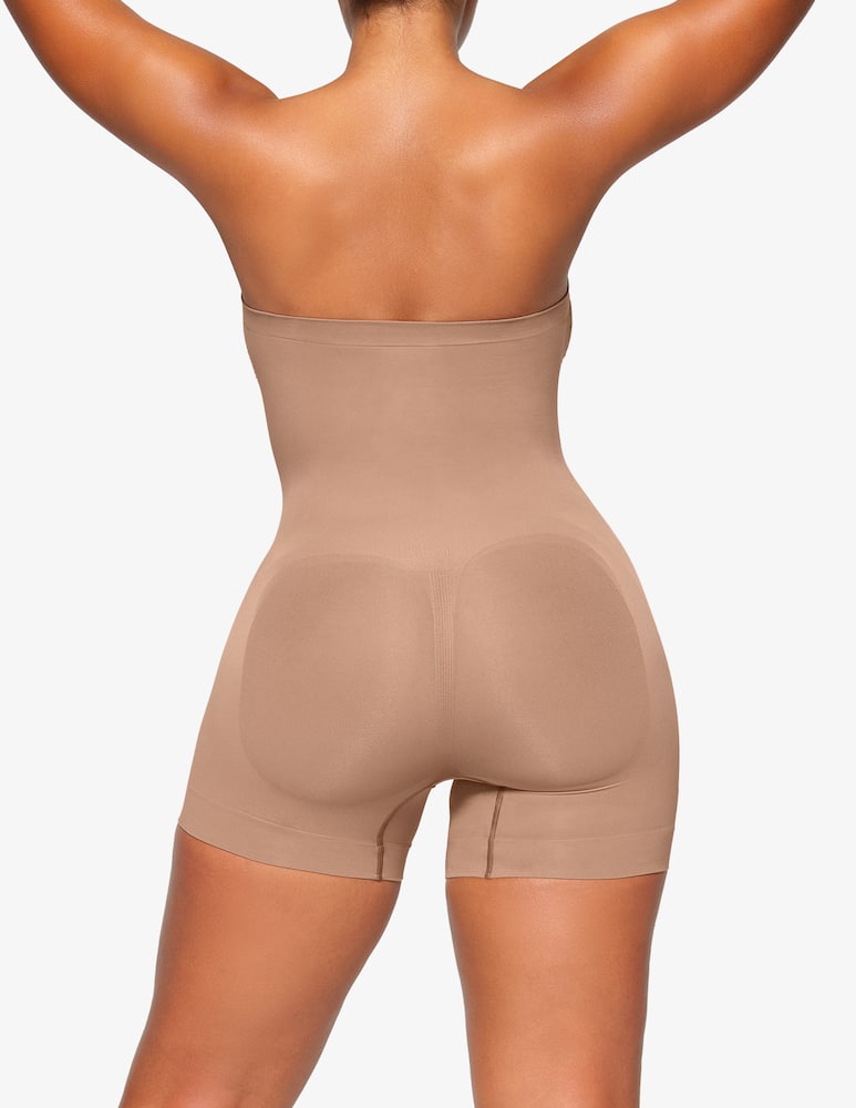SKIMS Body corto senza spalline - immagine 3 SKIMS Body corto senza spalline - immagine 3