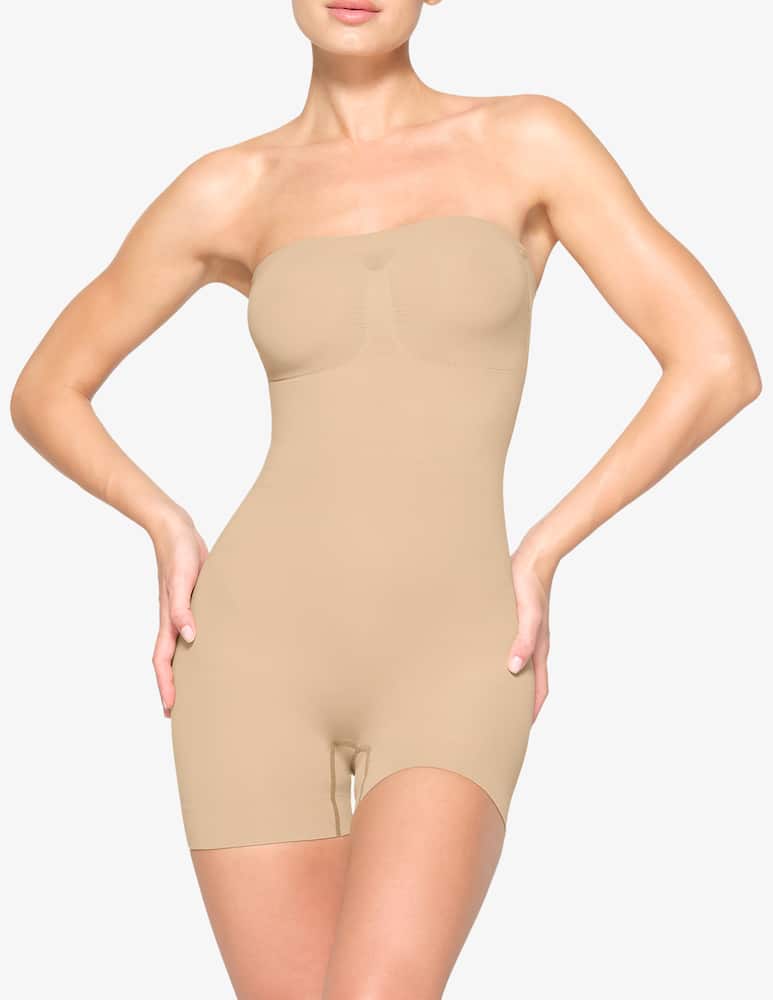SKIMS Strapless shortie bodysuit - picture 1 SKIMS Strapless shortie bodysuit - picture 1