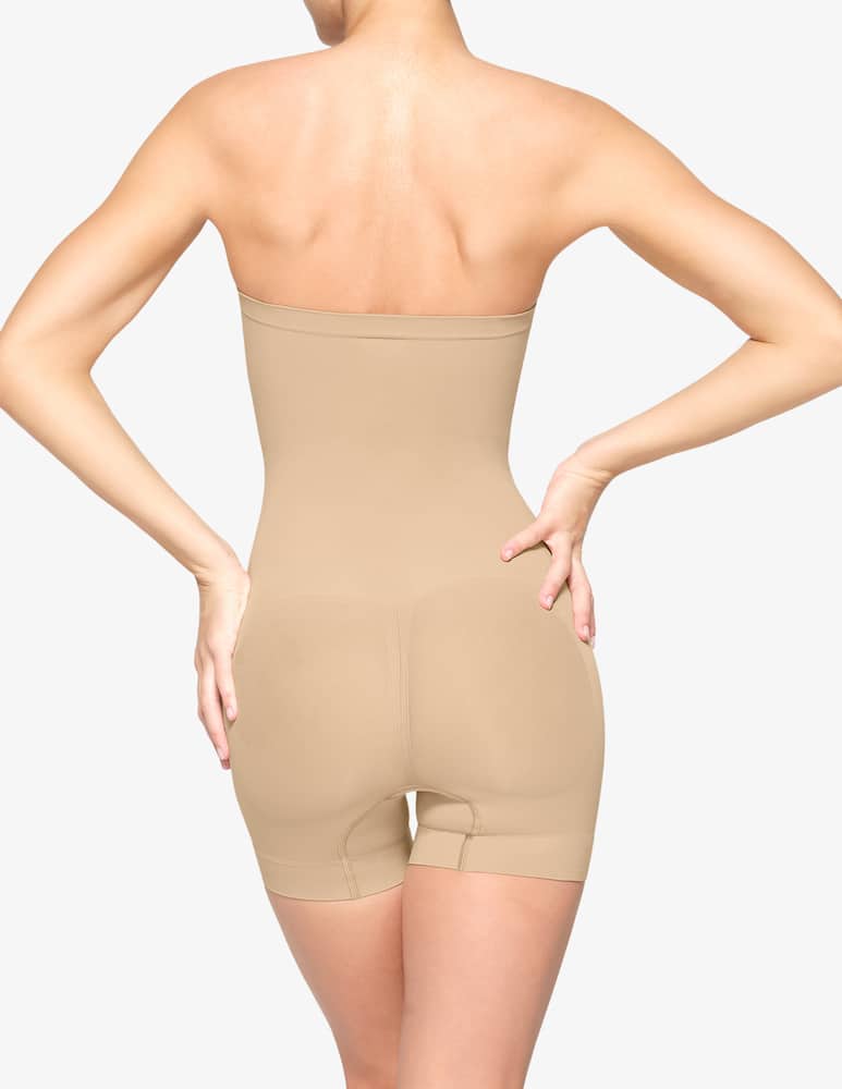 SKIMS Strapless shortie bodysuit - picture 3 SKIMS Strapless shortie bodysuit - picture 3
