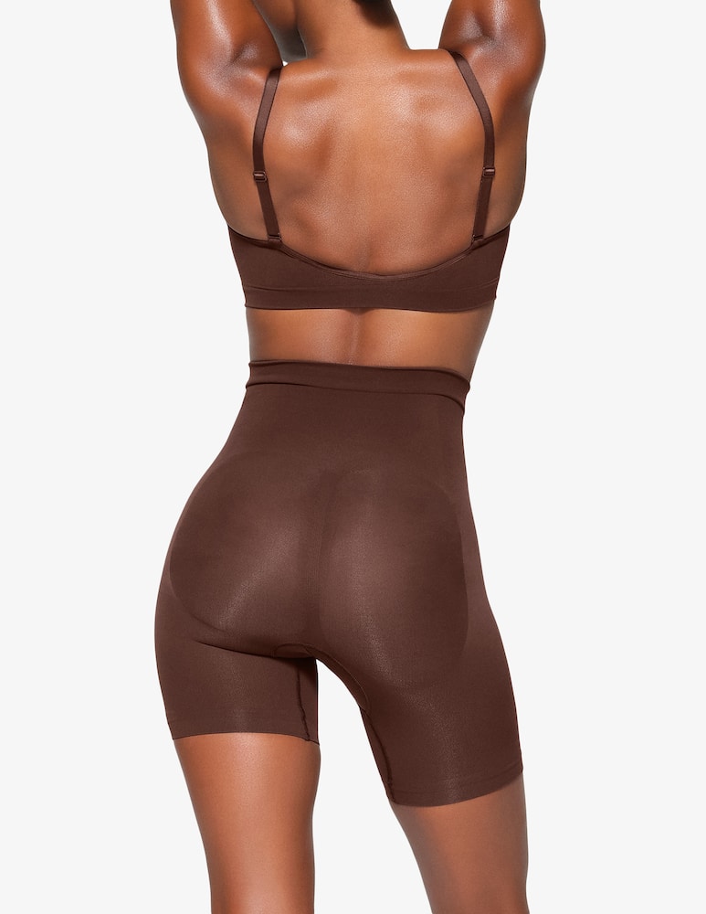 SKIMS Mid thigh short - picture 4 SKIMS Mid thigh short - picture 4
