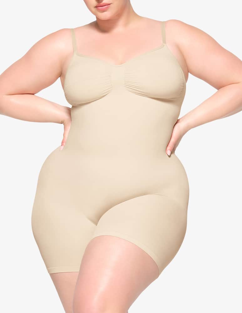 SKIMS Body a metà coscia - immagine 1 SKIMS Body a metà coscia - immagine 1