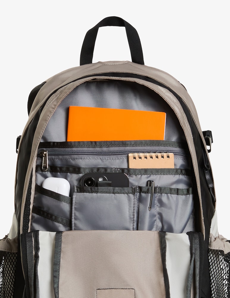 The North Face Hot Shot Se Backpack Stone Slab/Cumulus Clou - picture 5 The North Face Hot Shot Se Backpack Stone Slab/Cumulus Clou - picture 5