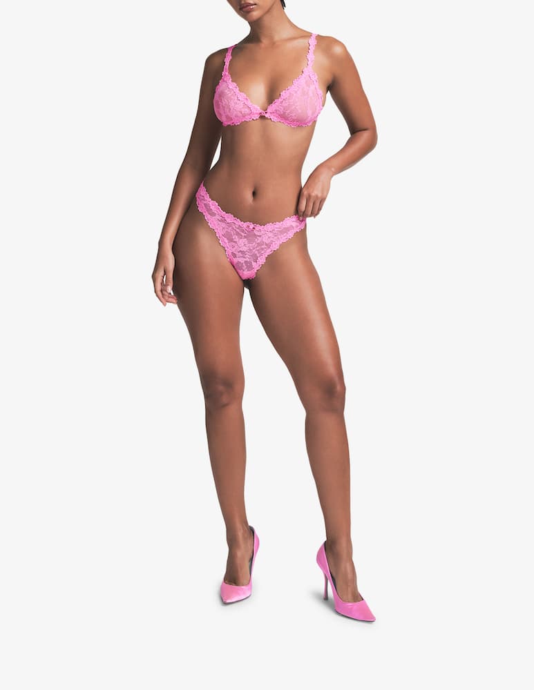 SKIMS Lace dipped thong - picture 2 SKIMS Lace dipped thong - picture 2