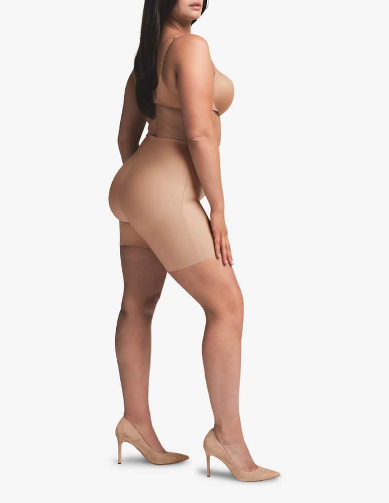 SKIMS Short modellante glutei - immagine 3 SKIMS Short modellante glutei - immagine 3