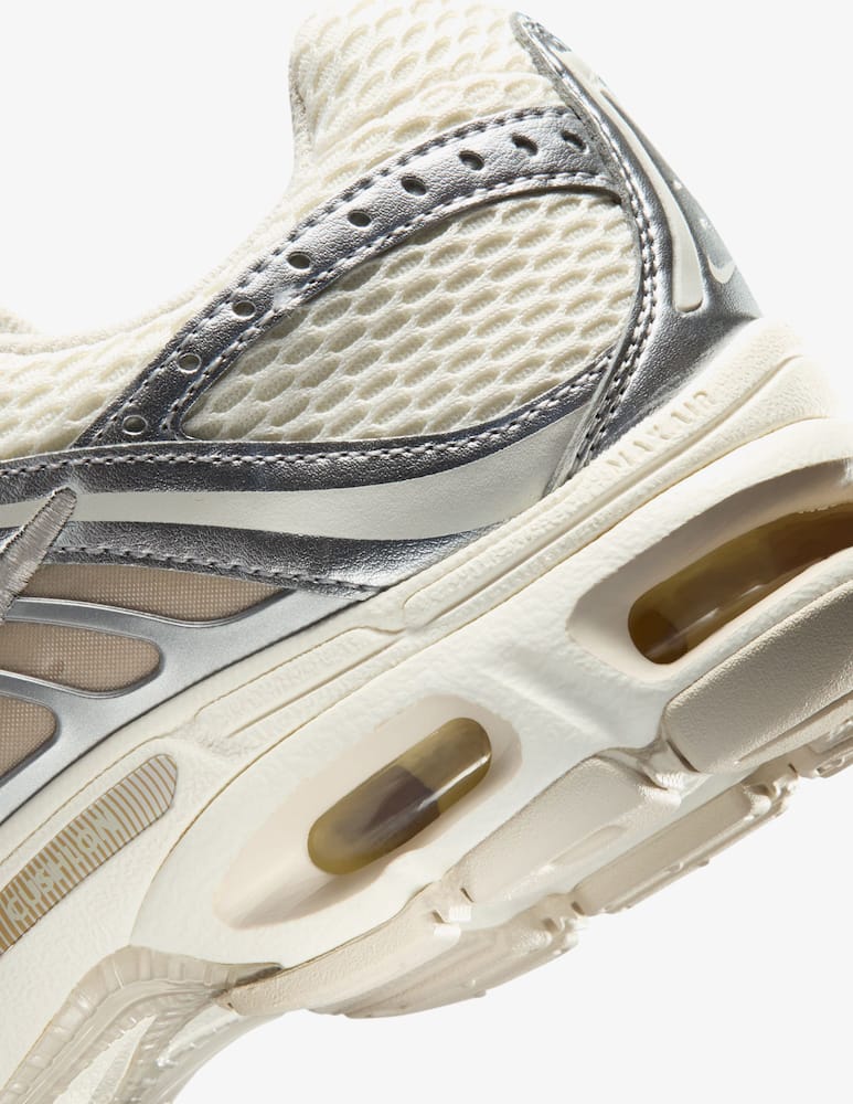 Nike Air Max Moto 2K sneakers - picture 5