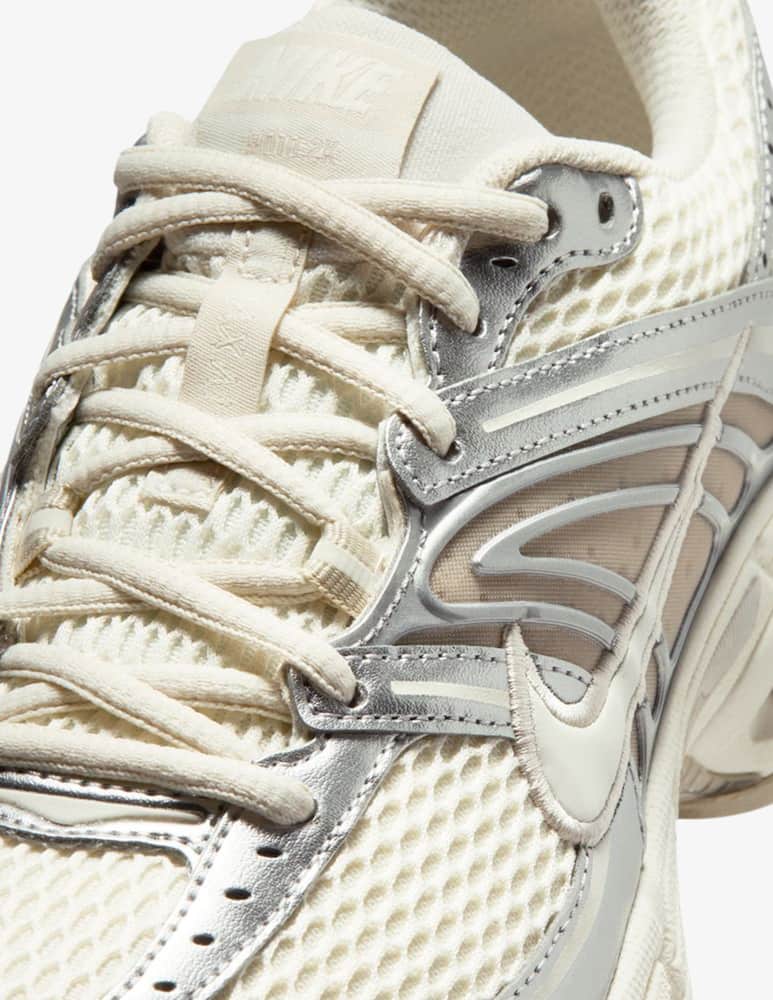 Nike Air Max Moto 2K sneakers - picture 6