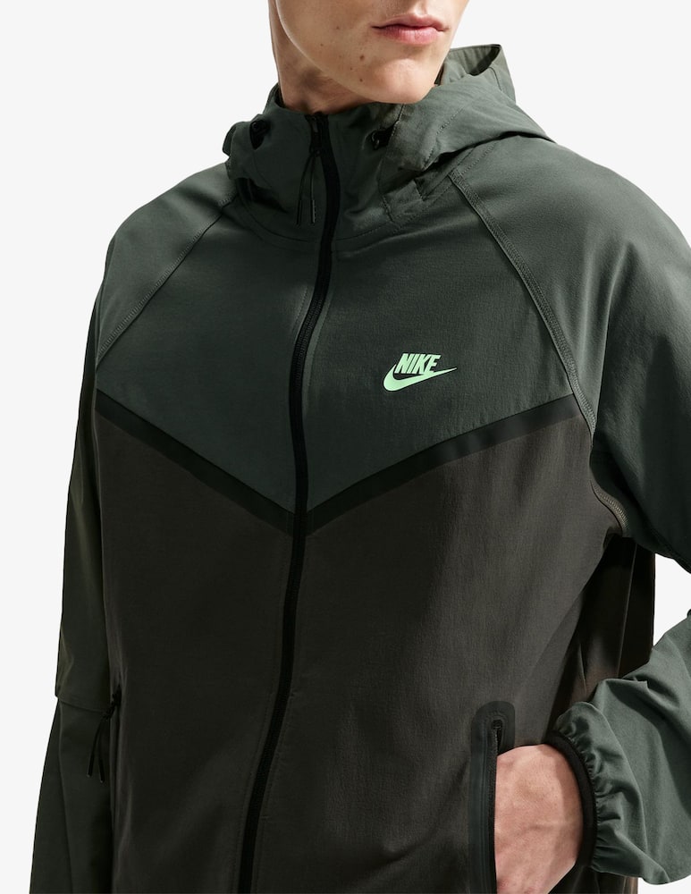 rinascente Nike Giacca Windrunner Nike Tech Dri‑Fit con Zip Integrale