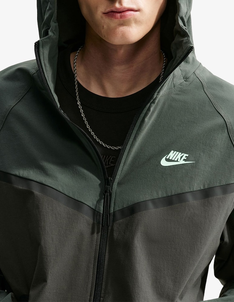 rinascente Nike Giacca Windrunner Nike Tech Dri‑Fit con Zip Integrale
