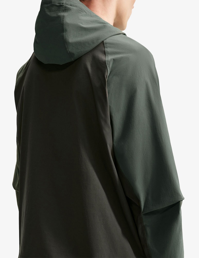 rinascente Nike Giacca Windrunner Nike Tech Dri‑Fit con Zip Integrale