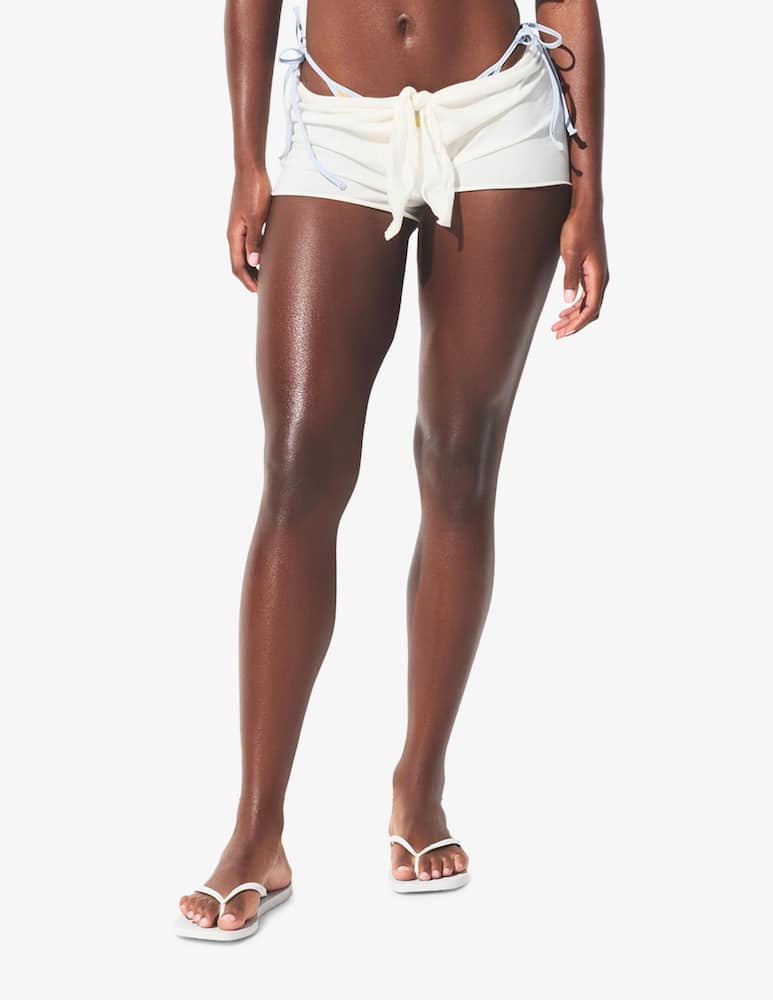 SKIMS Shorts fuori acqua con nodo - immagine 1 SKIMS Shorts fuori acqua con nodo - immagine 1