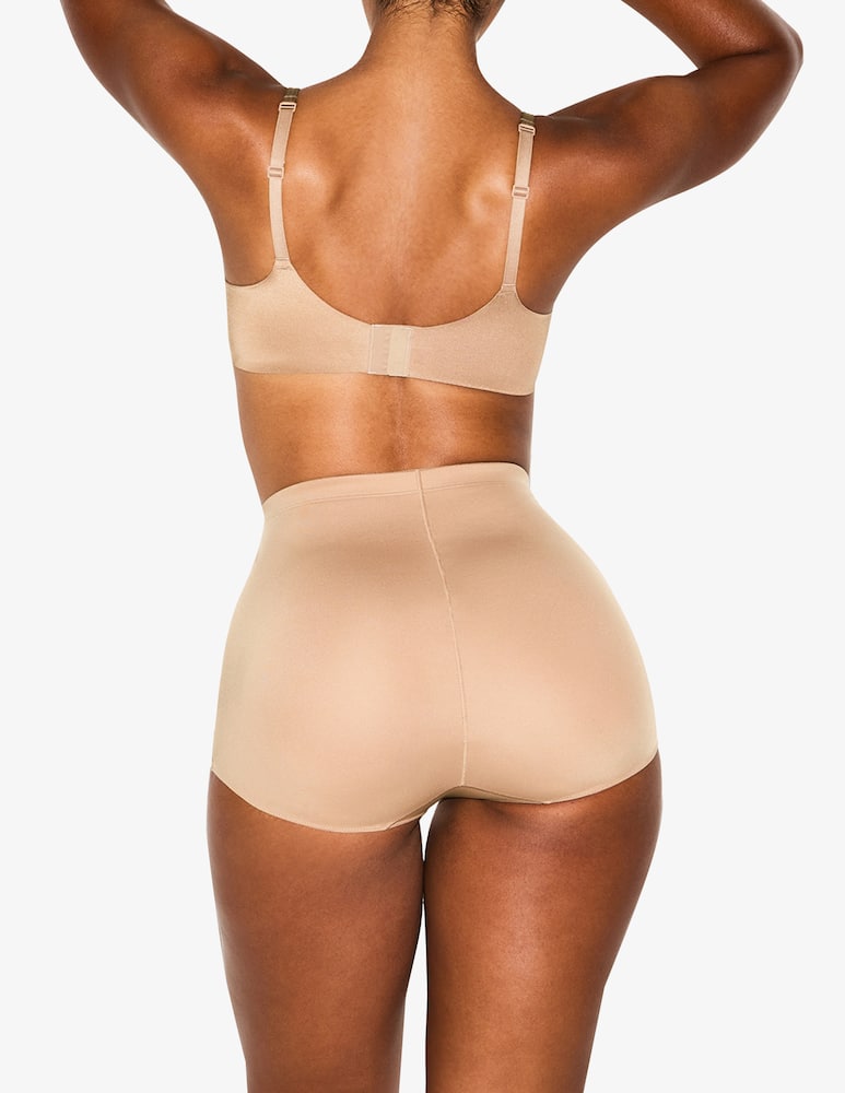 SKIMS Slip modellante con imbottitura sui glutei - immagine 5 SKIMS Slip modellante con imbottitura sui glutei - immagine 5