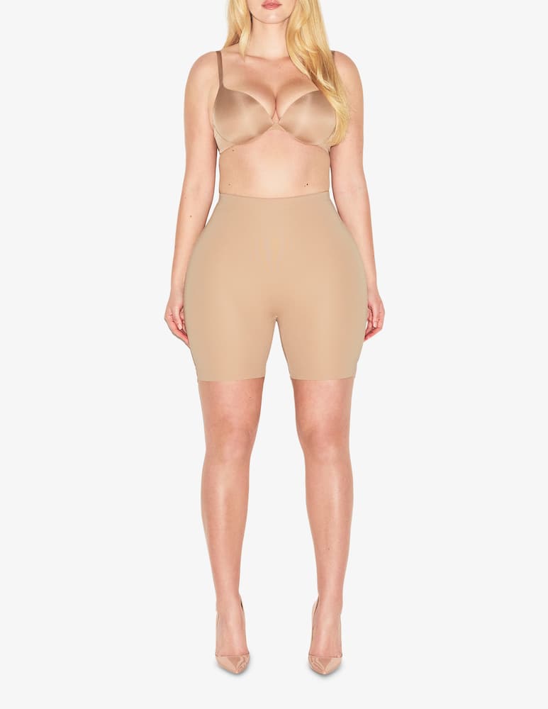 SKIMS Short modellante con imbottutura sui fianchi - immagine 4 SKIMS Short modellante con imbottutura sui fianchi - immagine 4
