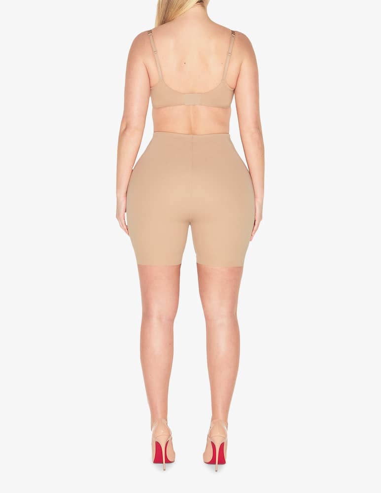 SKIMS Short modellante con imbottutura sui fianchi - immagine 3 SKIMS Short modellante con imbottutura sui fianchi - immagine 3