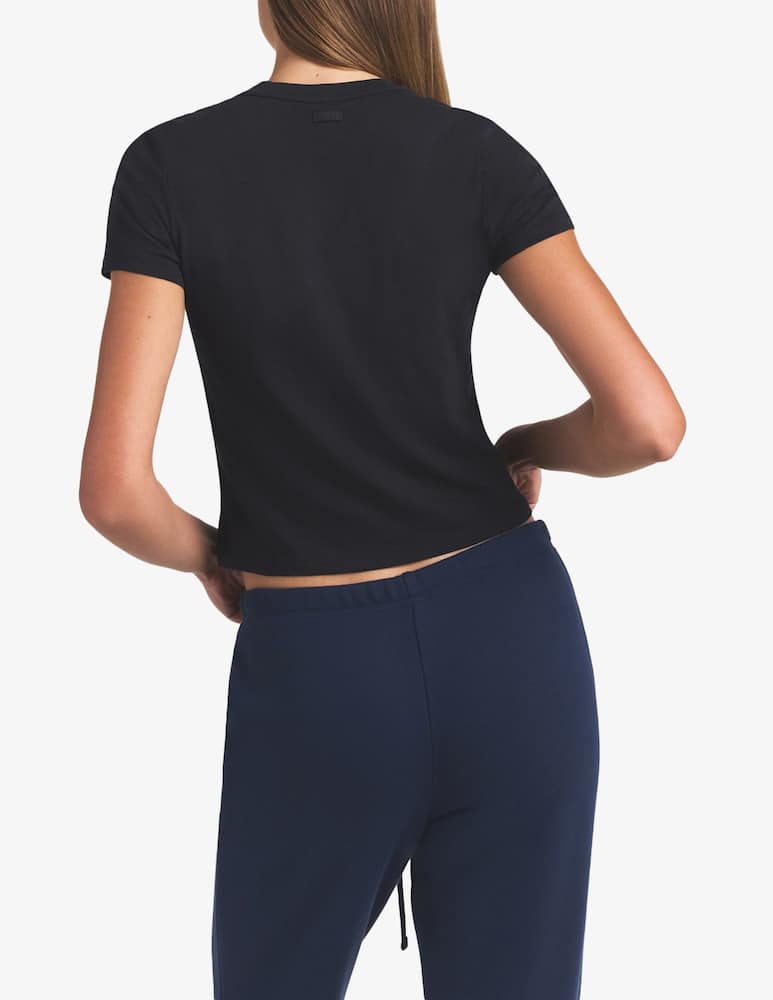 SKIMS T-shirt baby con scollo a V - immagine 3 SKIMS T-shirt baby con scollo a V - immagine 3