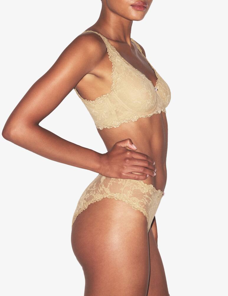 SKIMS Slip pizzo raffinato - immagine 4 SKIMS Slip pizzo raffinato - immagine 4