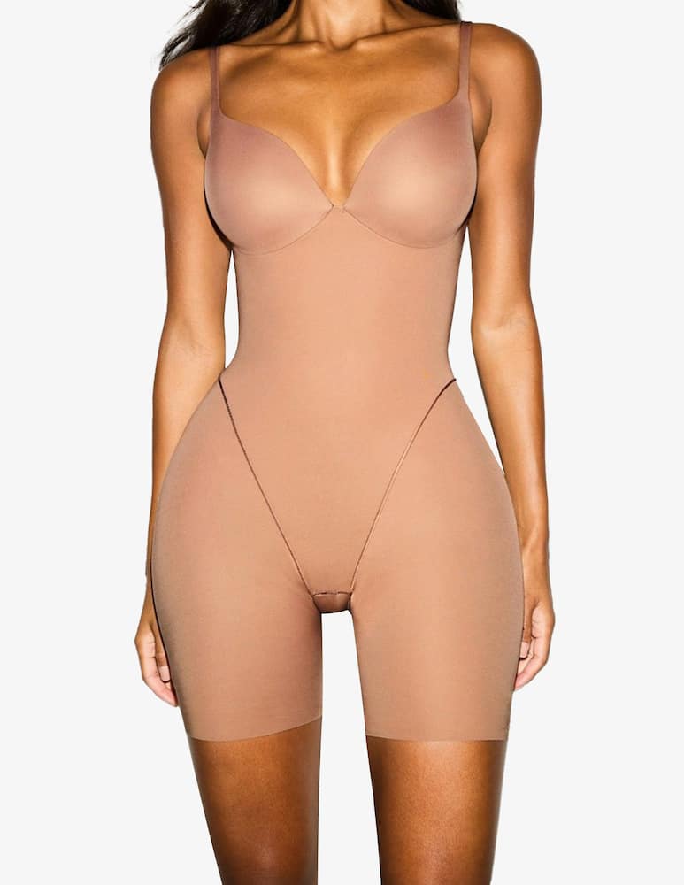 SKIMS Body shaper a mezza coscia con imbottitura su cosce e glutei - immagine 1 SKIMS Body shaper a mezza coscia con imbottitura su cosce e glutei - immagine 1