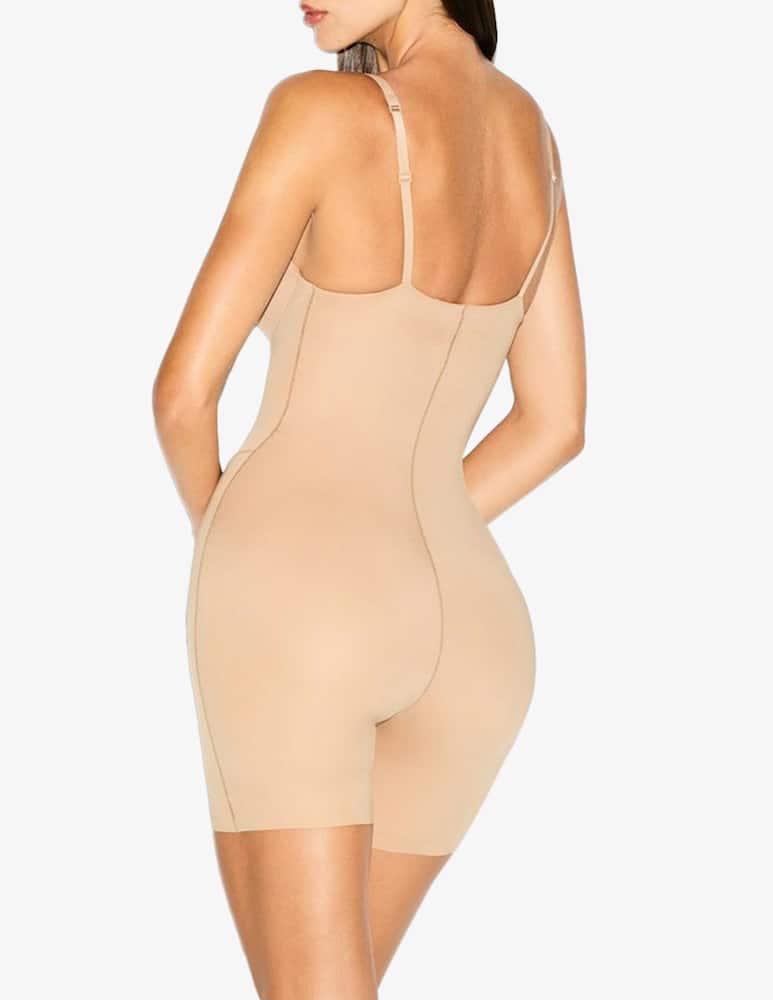SKIMS Body shaper a mezza coscia con imbottitura su cosce e glutei - immagine 2 SKIMS Body shaper a mezza coscia con imbottitura su cosce e glutei - immagine 2