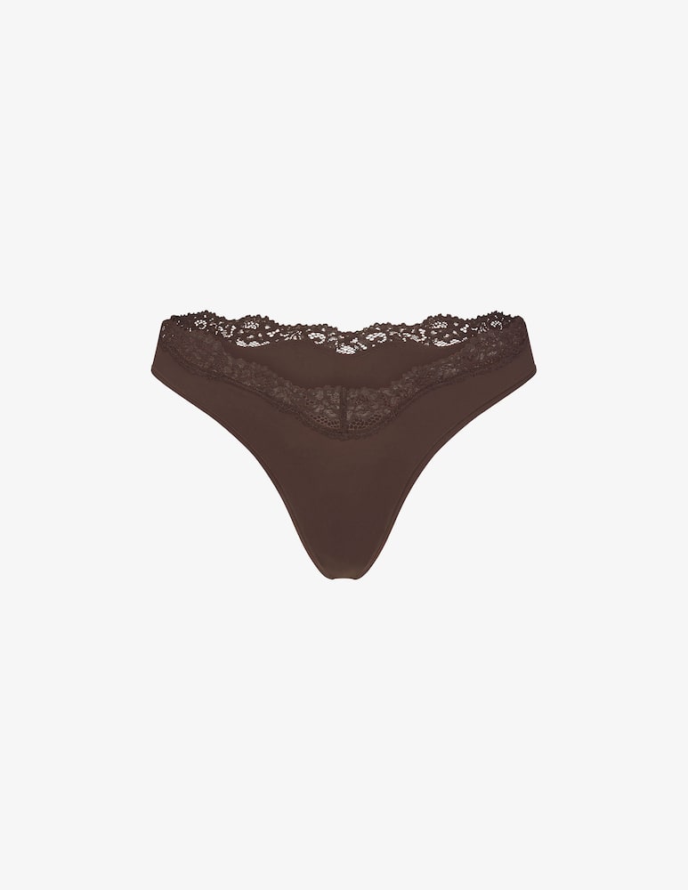 SKIMS Slip in pizzo decorato - immagine 1 SKIMS Slip in pizzo decorato - immagine 1