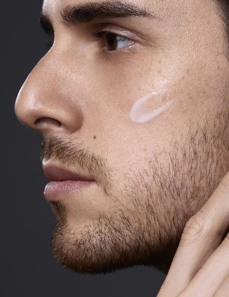 Shiseido Shiseido Men Total Revitalizer Light Fluid 70ml - immagine 3 Shiseido Shiseido Men Total Revitalizer Light Fluid 70ml - immagine 3