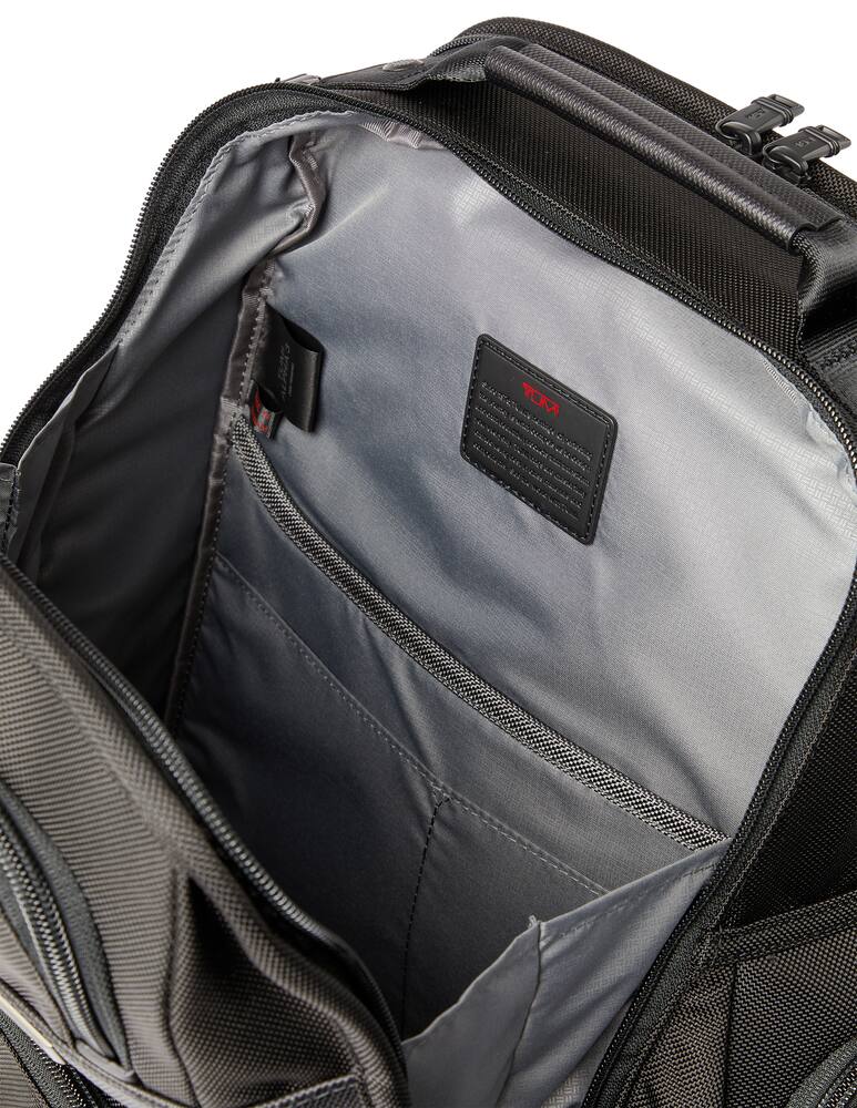 rinascente Tumi T-pass brief pack