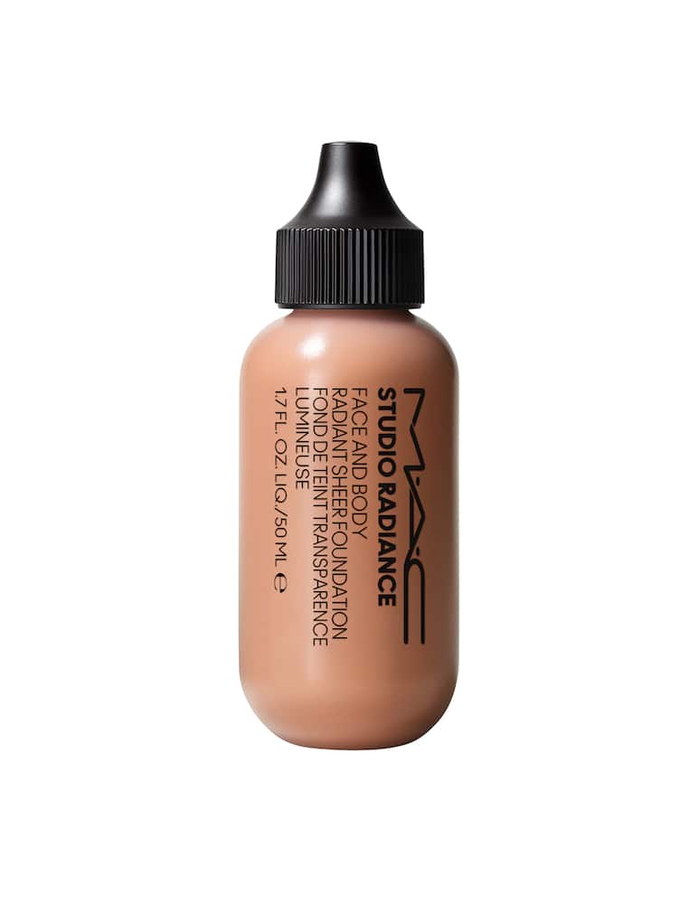 Mac Studio Radiance Face & Body Foundation - picture 1 Mac Studio Radiance Face & Body Foundation - picture 1