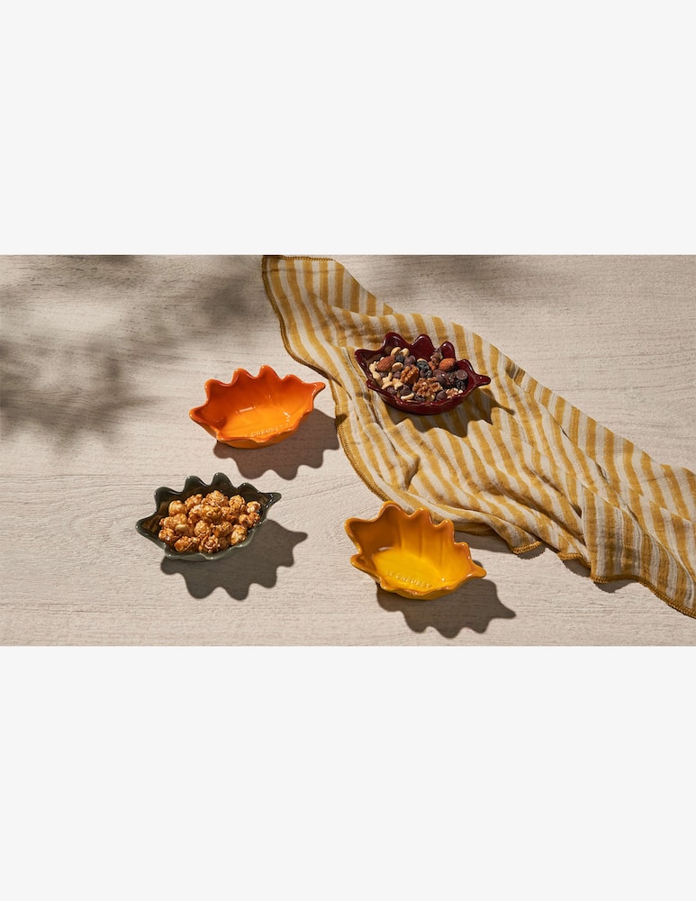 Le Creuset Set of 4 Oak Leaf Mini Dishes Set - picture 2 Le Creuset Set of 4 Oak Leaf Mini Dishes Set - picture 2